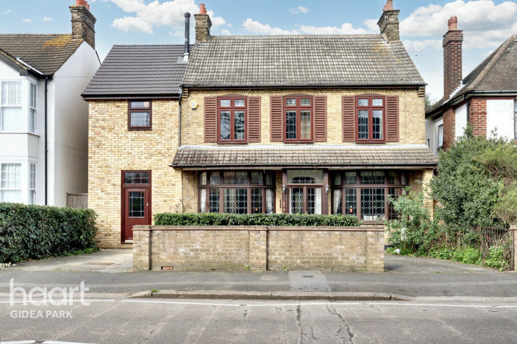 7 bedroom detached house for sale in Heath Park Road, Gidea Park, RM2