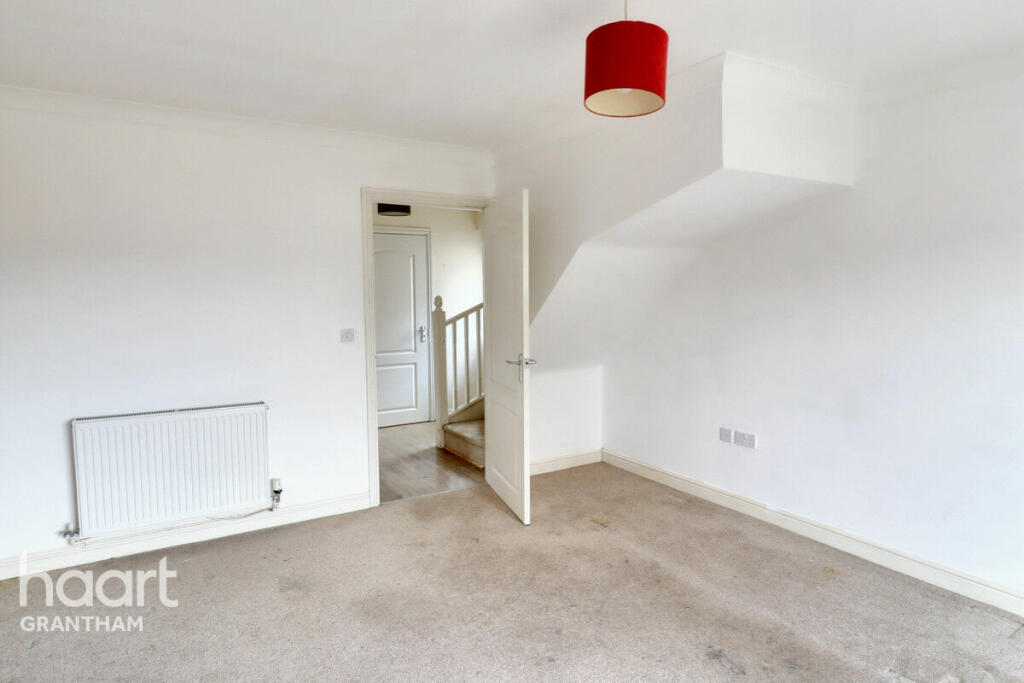 2 bedroom terraced house for sale in Kedleston Road, Grantham, NG31