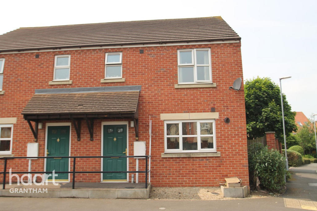 3 bedroom semidetached house for sale in Harris Way, Grantham, NG31
