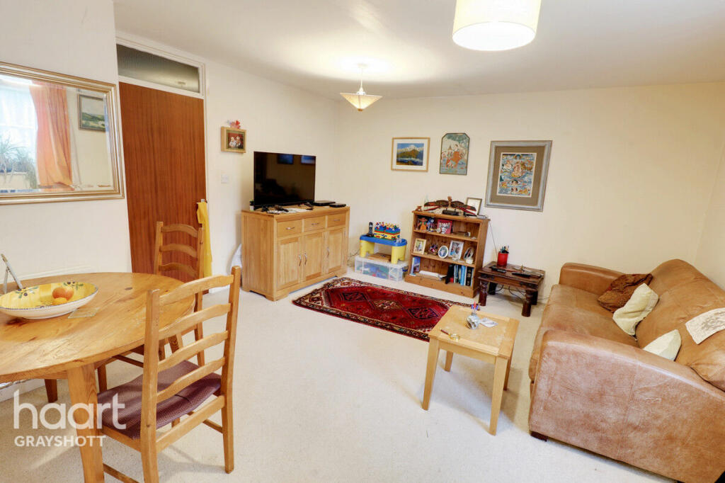 2 bedroom apartment for sale in Royal Huts Avenue, Hindhead, GU26