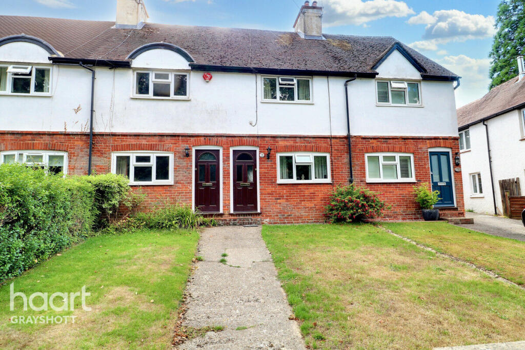 2 bedroom cottage for sale in Tilford Road, Hindhead, GU26