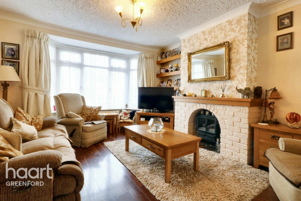 5 bedroom terraced house for sale in Windmill Lane, Greenford, UB6