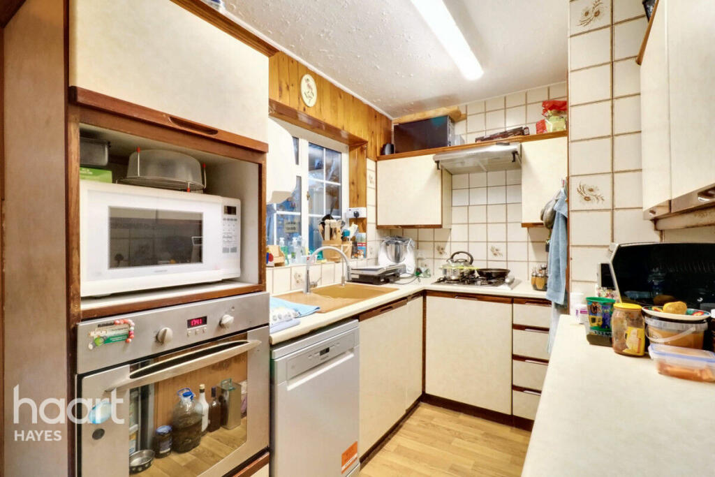 2 bedroom semidetached house for sale in Woodhouse Close, Hayes, UB3