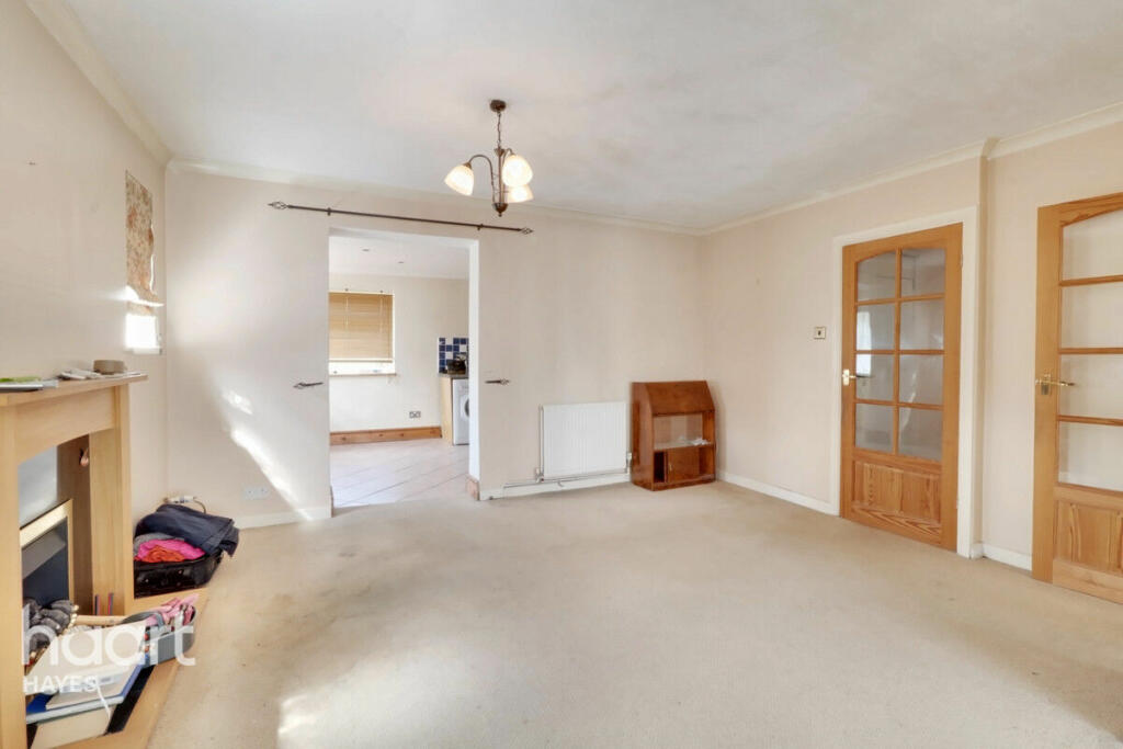 3 bedroom semidetached house for sale in Marvell Avenue, Hayes, UB4