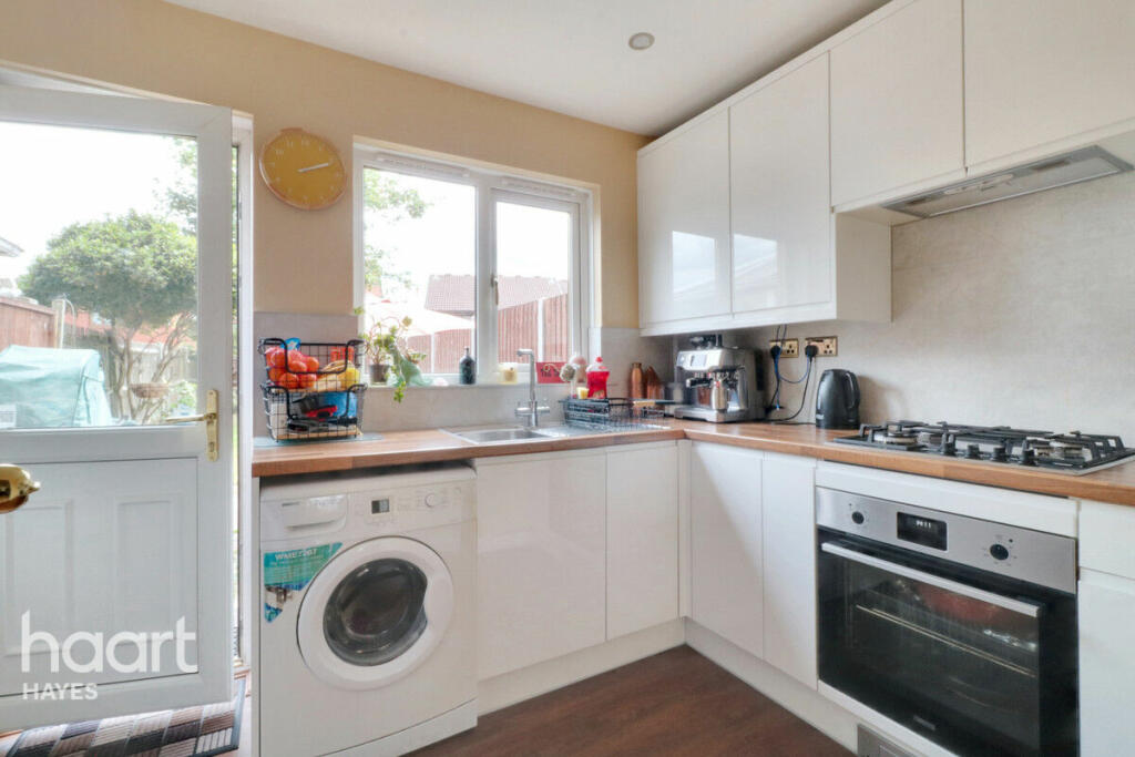 2 bedroom terraced house for sale in Berrydale Road, Hayes, UB4
