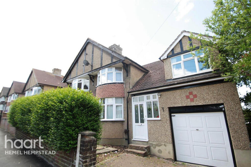 Main image of property: Cedar Walk, Hemel Hempstead