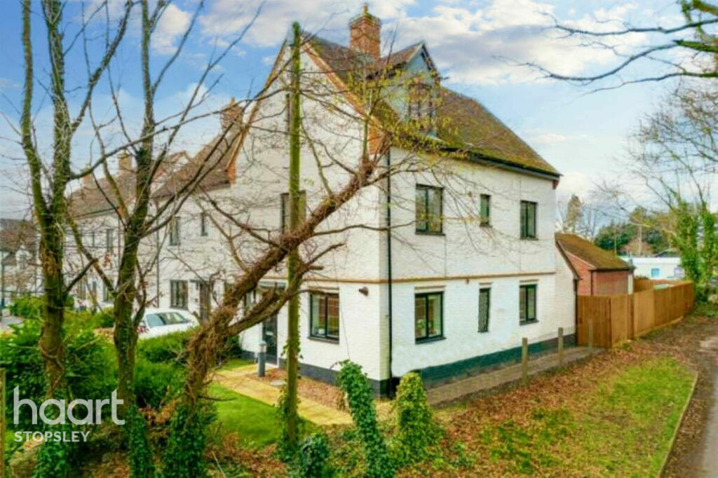 4 bedroom town house for sale in Mander Farm Road, Silsoe, MK45
