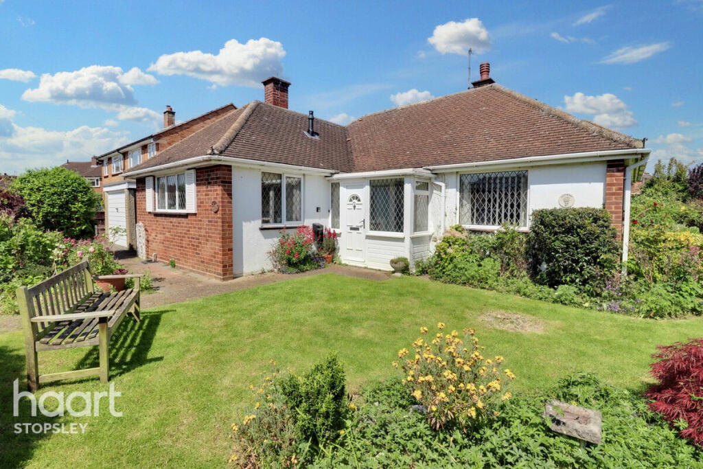 2 bedroom bungalow for sale in Bedford Road, Hitchin, SG5