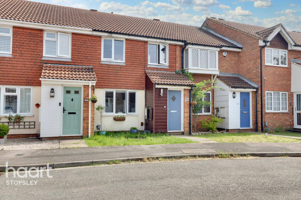 3 bedroom terraced house for sale in Claverley Green, Luton, LU2