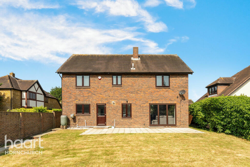 4 bedroom detached house for sale in Clairvale, Hornchurch, RM11