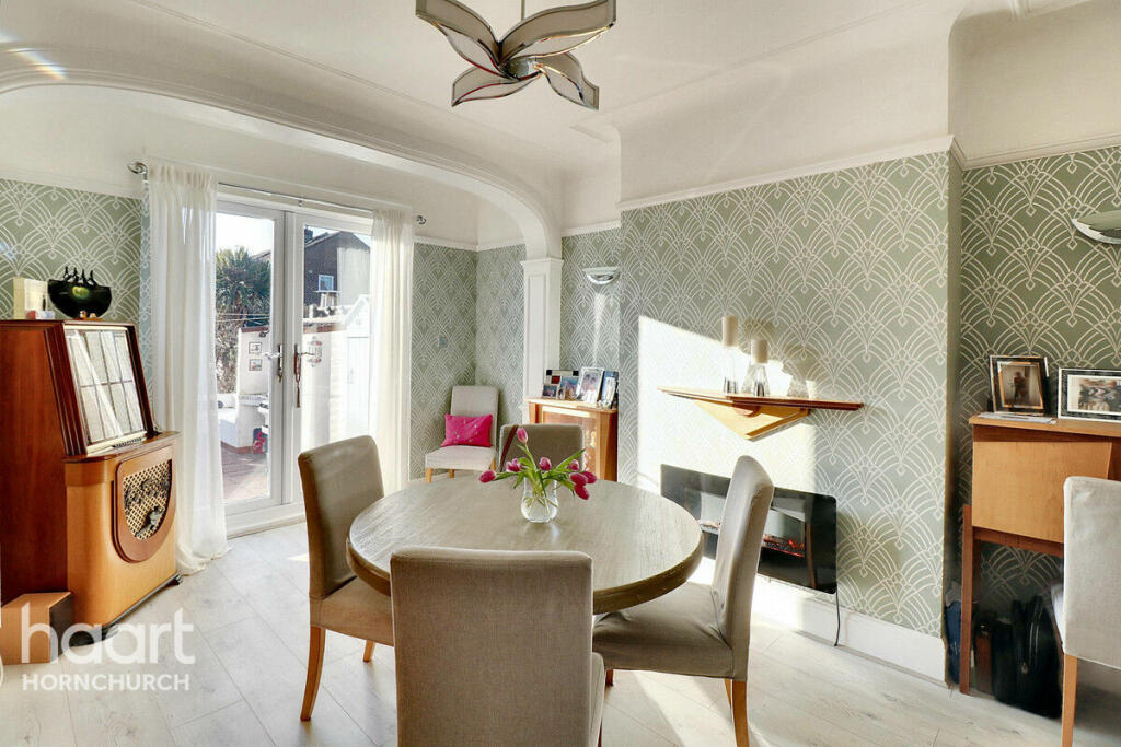 3 bedroom semidetached house for sale in Burnway, Hornchurch, RM11