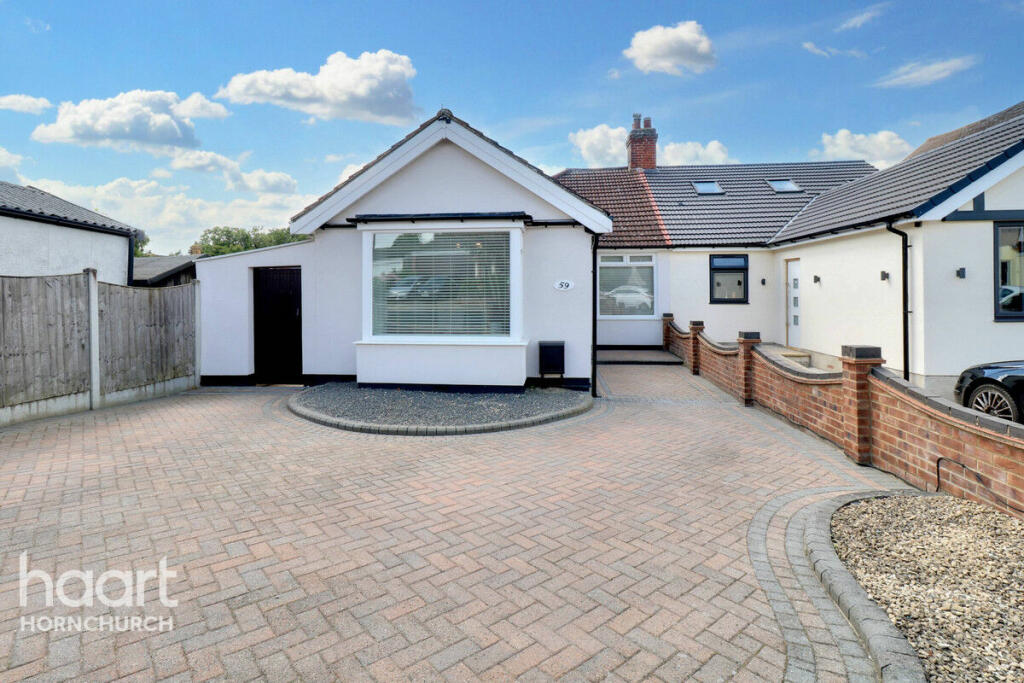 2 bedroom semidetached bungalow for sale in Grey Towers Avenue