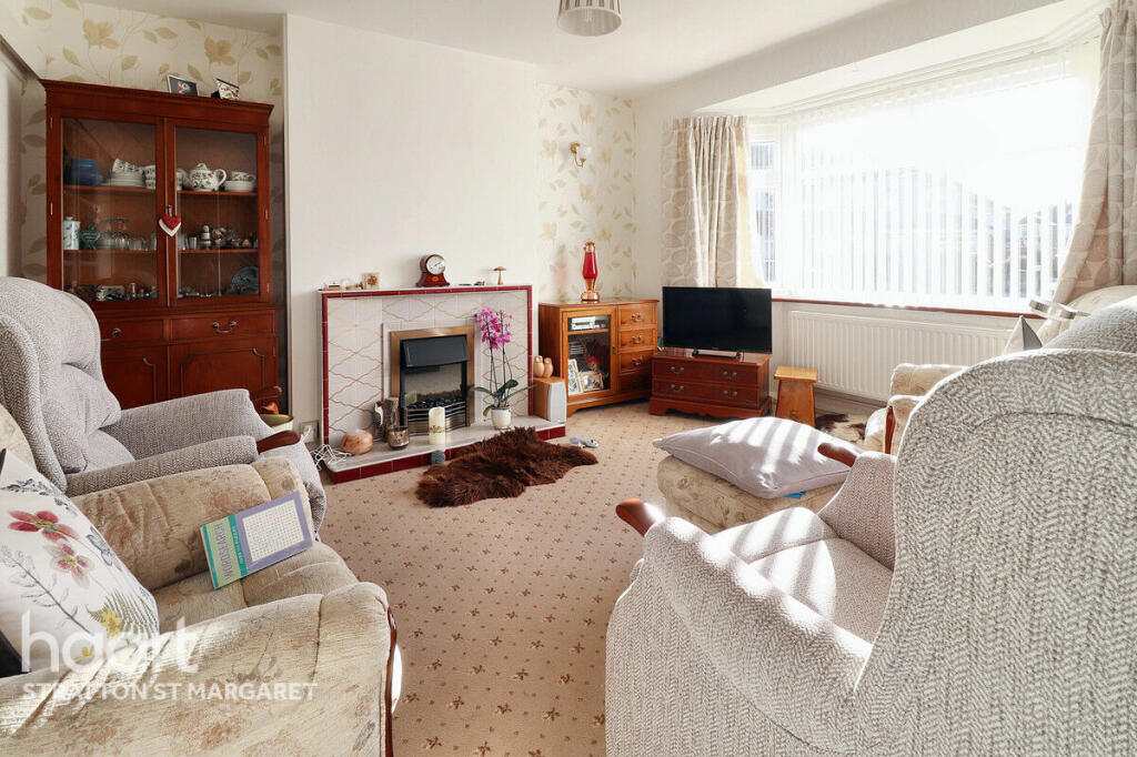 3 bedroom semidetached house for sale in Frilford Drive, Swindon, SN3