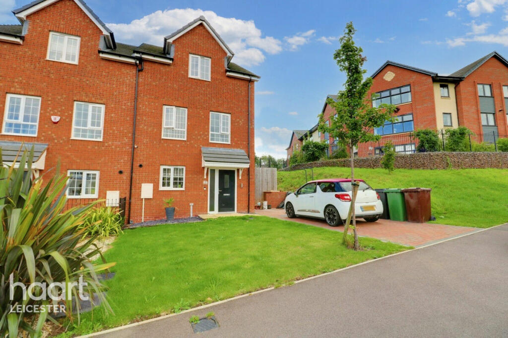 3 bedroom town house for sale in Oaktree Way, Rothley, LE7