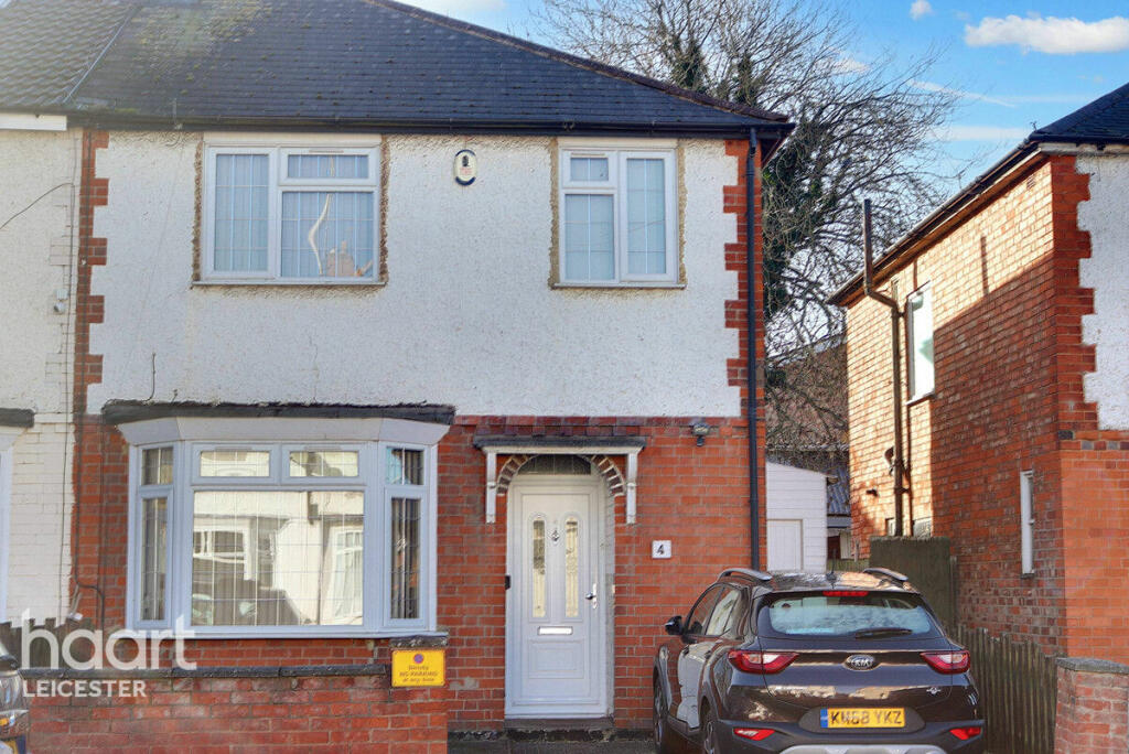 3 bedroom semidetached house for sale in Marina Road, Leicester, LE5