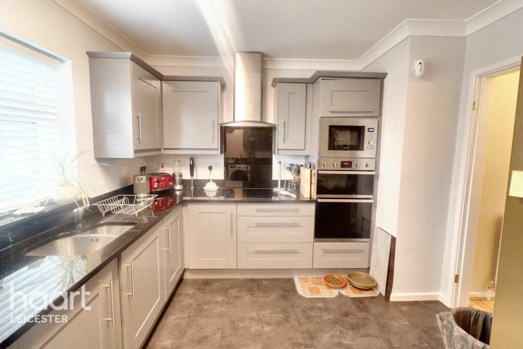 4 bedroom detached house for sale in Harefield Avenue, Leicester, LE3