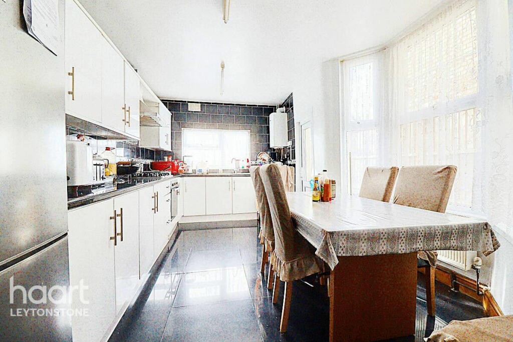 5 bedroom end of terrace house for sale in Mayville Road, London, E11