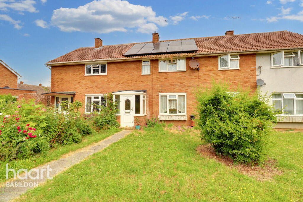 3 bedroom terraced house for sale in Cross Green, Basildon, SS16