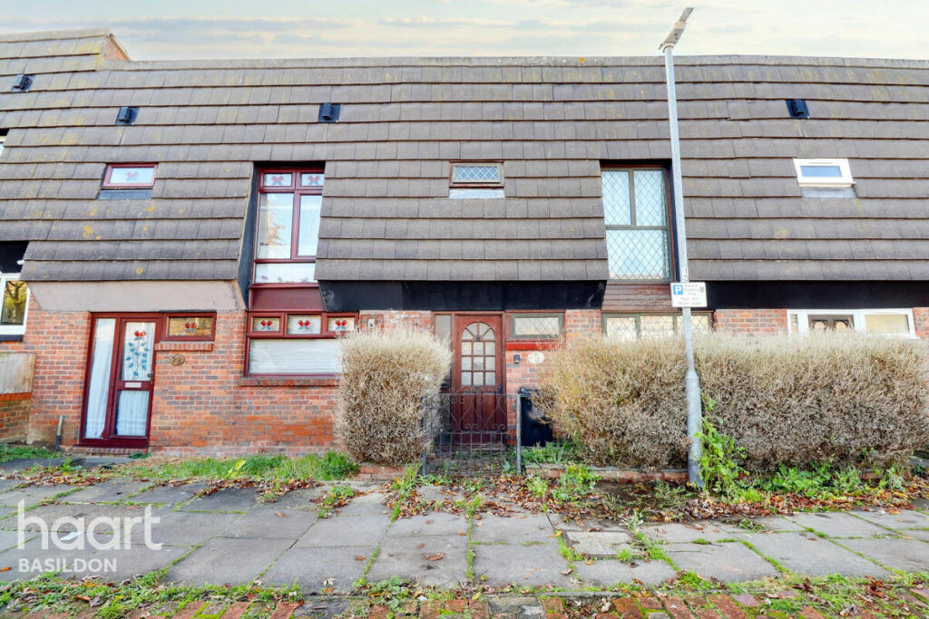 3 bedroom terraced house for sale in Little Oxcroft, Basildon, SS15