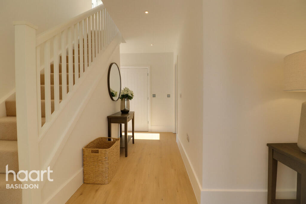 Main image of property: Chapelgate Mews, Basildon