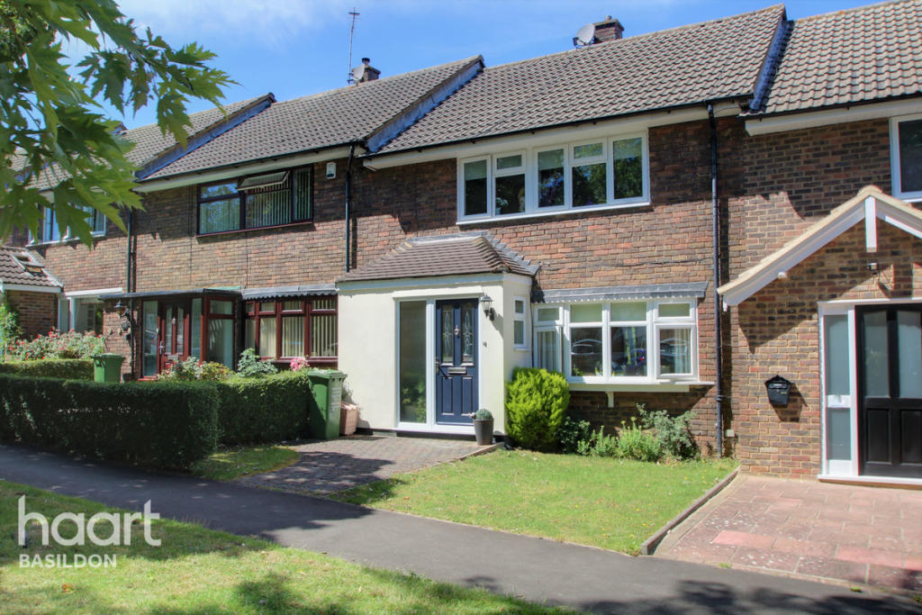 3 bedroom terraced house for sale in Ardleigh, Basildon, SS16