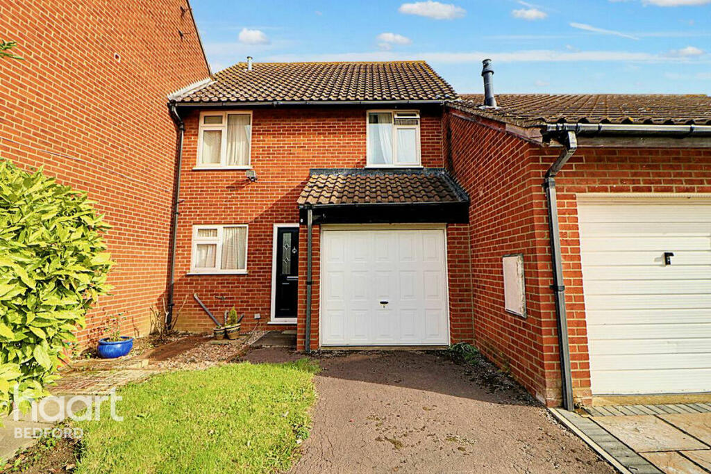 4 bedroom terraced house for sale in Stratford Way, Bedford, MK43