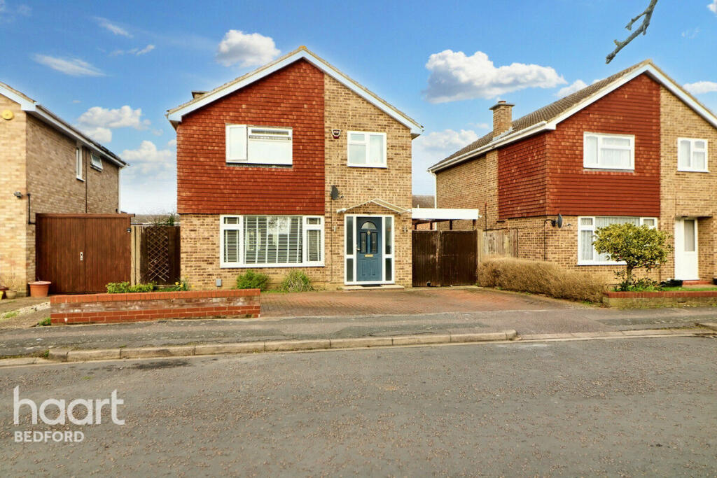 4 bedroom detached house for sale in Goodrich Avenue, Bedford, MK41