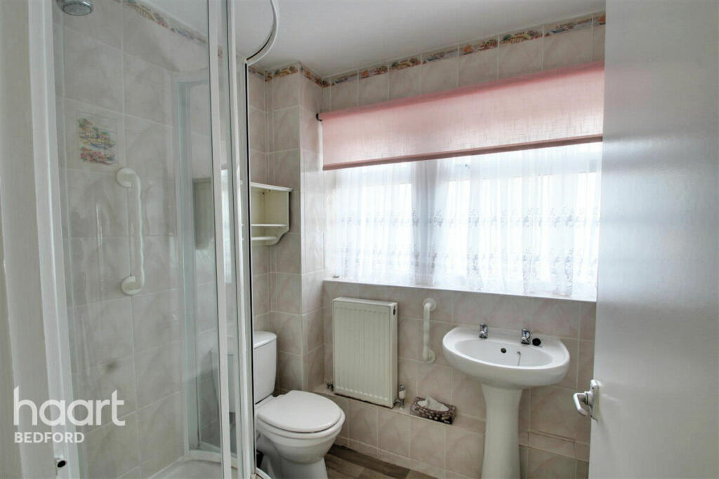 2 bedroom semidetached bungalow for sale in Caves Lane, Bedford, MK40