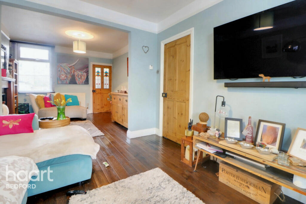 3 bedroom terraced house for sale in Dudley Street, Bedford, MK40