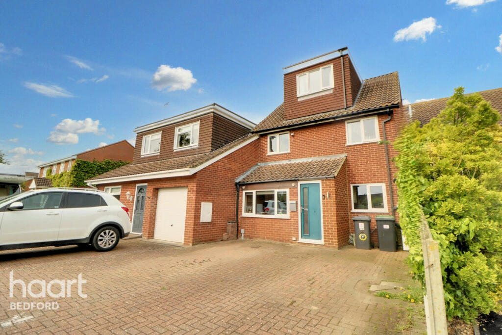 4 bedroom terraced house for sale in Stratford Way, Bedford, MK43