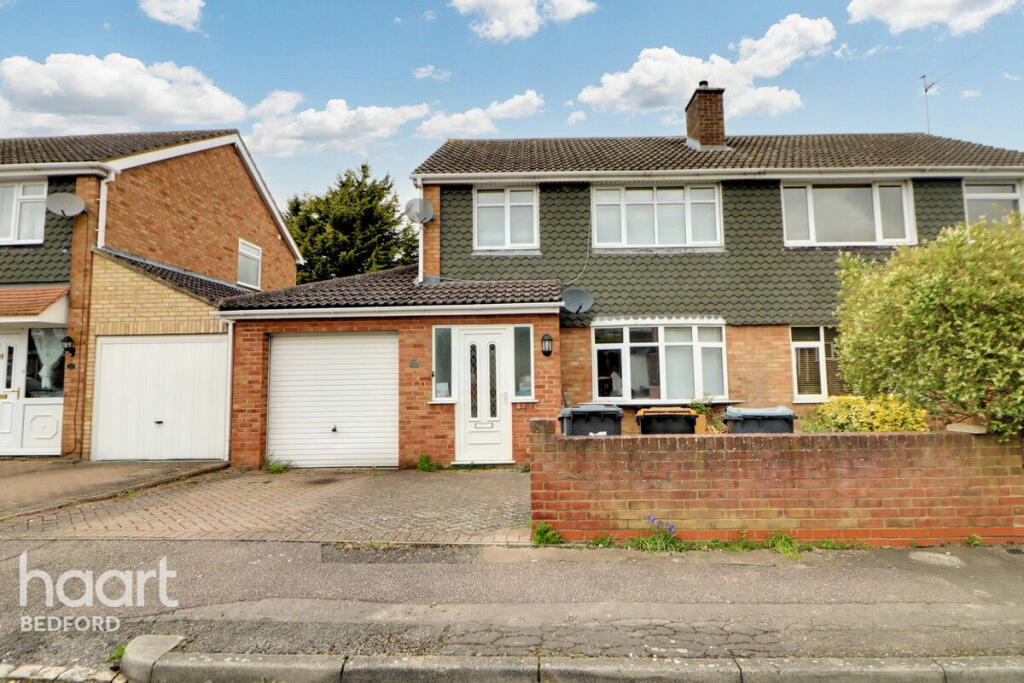 3 bedroom semidetached house for sale in Wansbeck Road, Bedford, MK41