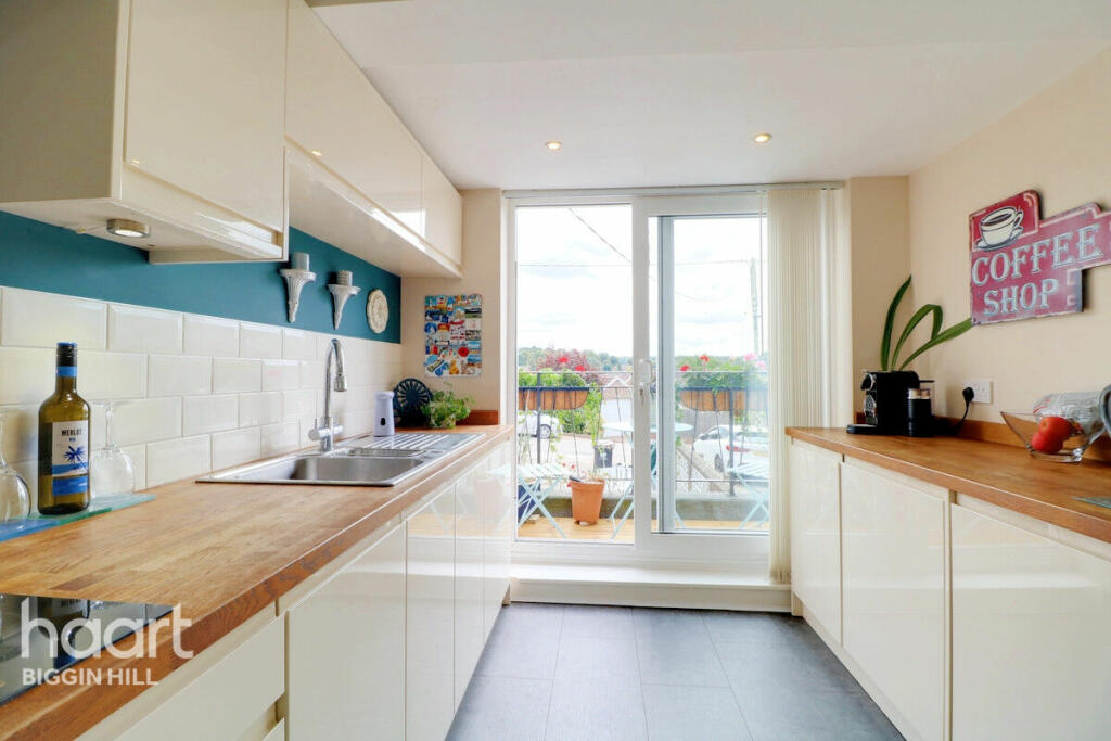 4 bedroom semidetached house for sale in Mount Pleasant, Biggin Hill, TN16