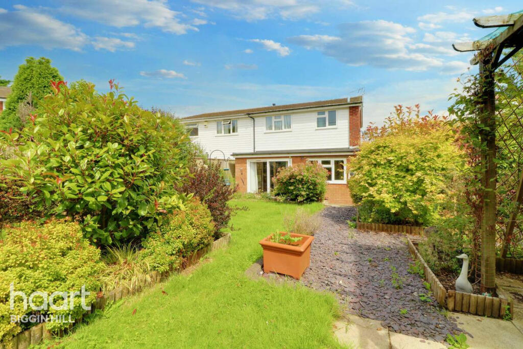 3 bedroom semidetached house for sale in Shipfield Close, Tatsfield, TN16