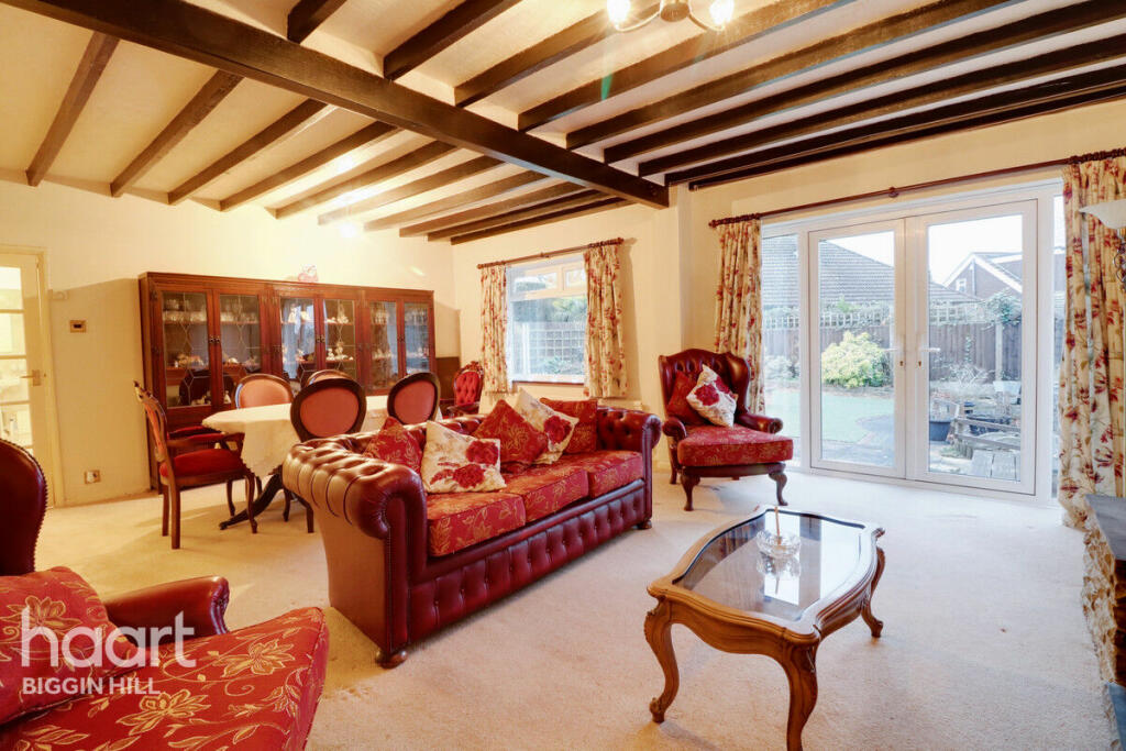 3 bedroom detached bungalow for sale in Village Green Avenue, Biggin