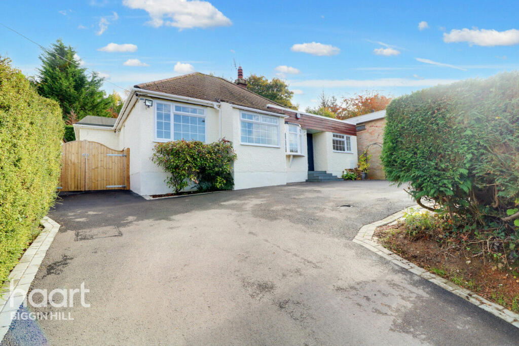 4 bedroom detached bungalow for sale in Maesmaur Road, Tatsfield, TN16