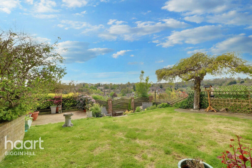 4 bedroom detached house for sale in Mount Pleasant, Biggin Hill, TN16