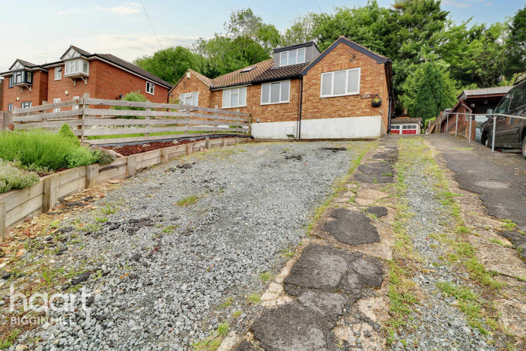 2 bedroom semidetached bungalow for sale in Sunningvale Avenue, Biggin