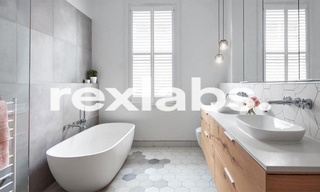 Main image of property: Flat 2C, 315 Kingsland Road, London E8 4DJ