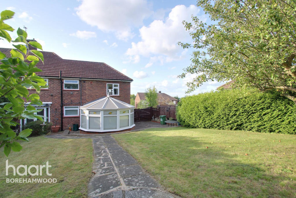 4 bedroom semidetached house for sale in Lullington Garth, Borehamwood