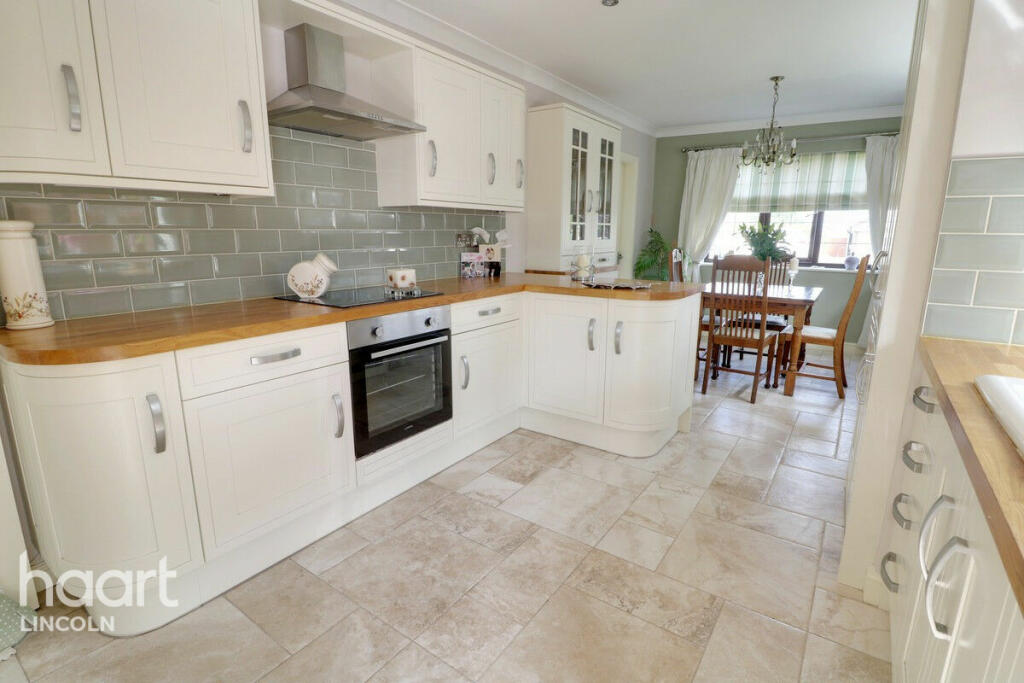 3 bedroom detached bungalow for sale in Mill Lane, Saxilby, Lincoln, LN1