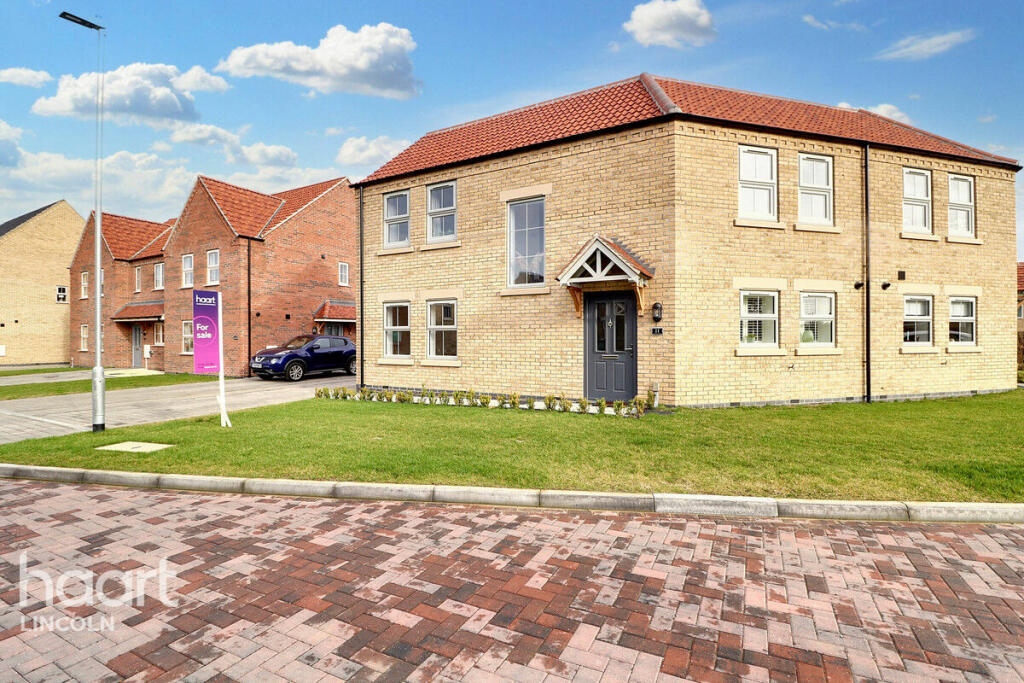 3 bedroom semidetached house for sale in Leighfield Drive