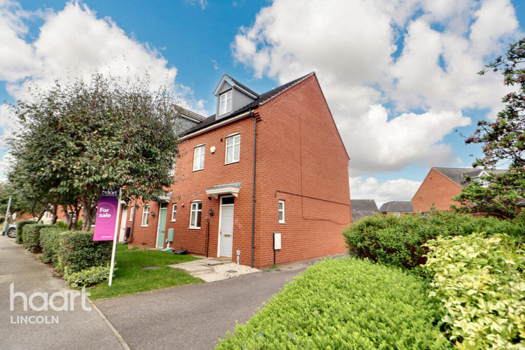 3 bedroom end of terrace house for sale in Flaxley Road, Lincoln, LN2