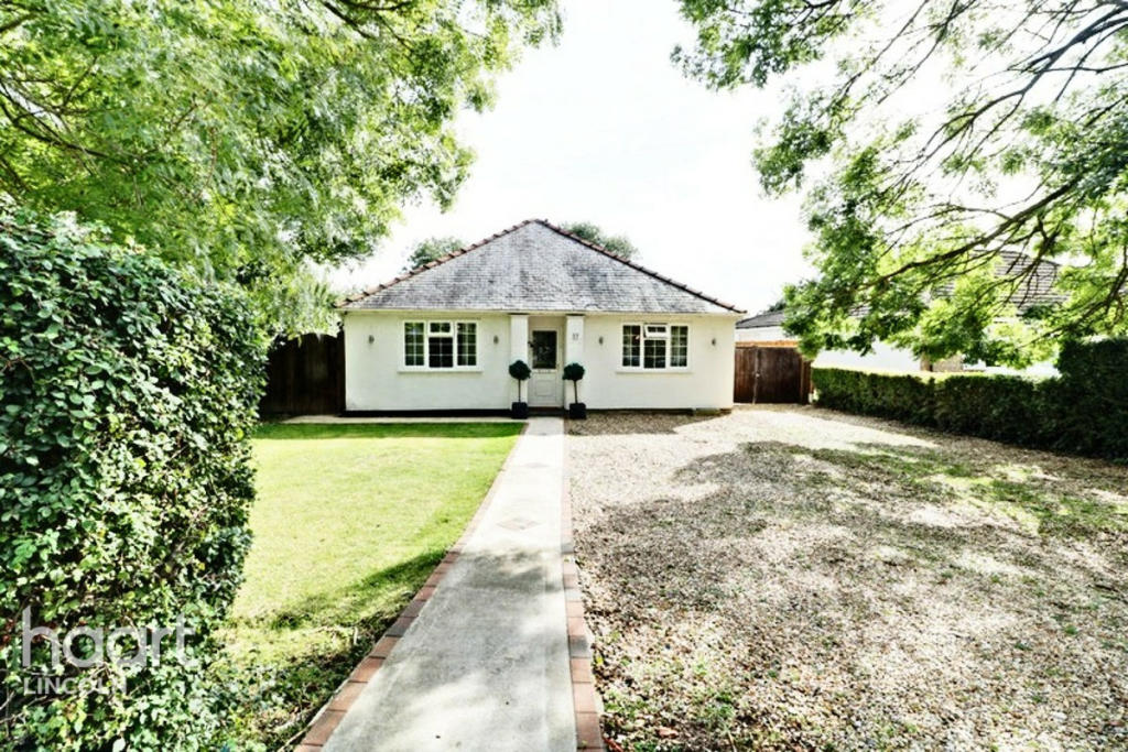 4 bedroom detached bungalow for sale in Lincoln Road, Dunholme, LN2