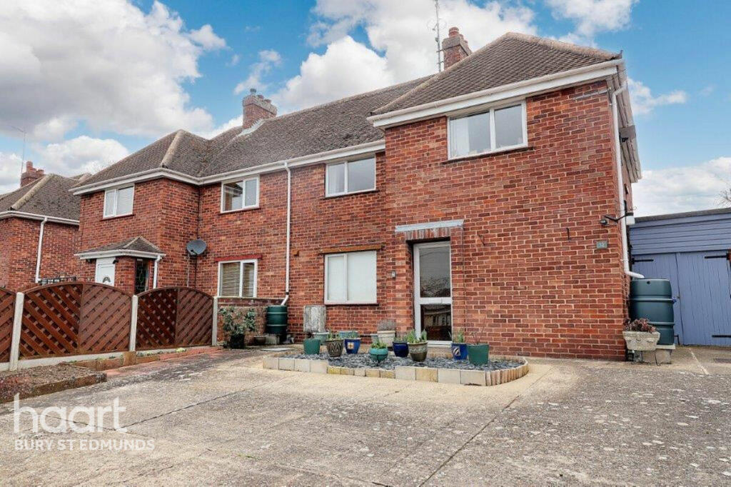 3 bedroom semi-detached house for sale in Abbot Road, Bury St Edmunds, IP33