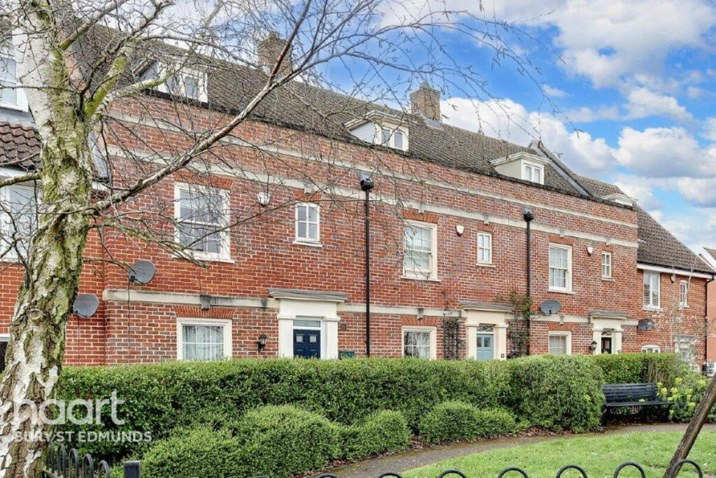 3 bedroom terraced house for sale in Willow Close, Walsham Le Willows