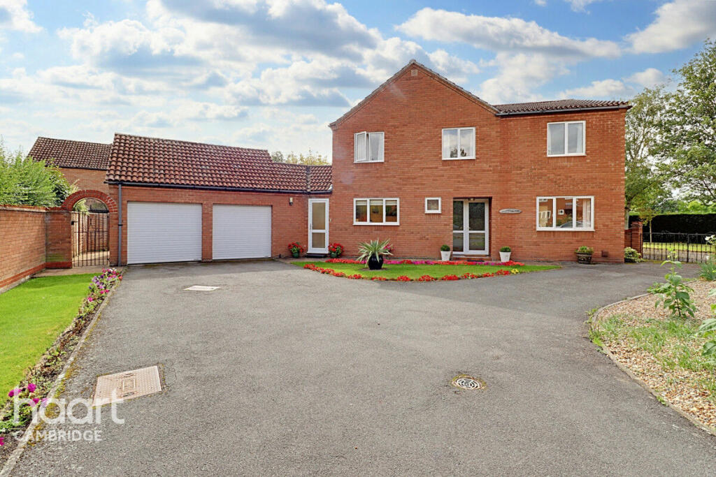 5 bedroom detached house for sale in Lone Tree Avenue, Impington