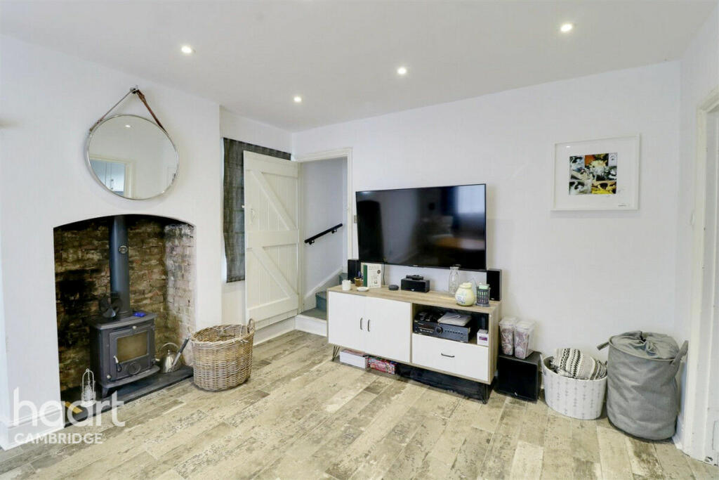 3 bedroom end of terrace house for sale in Ely Road, Cambridge, CB25