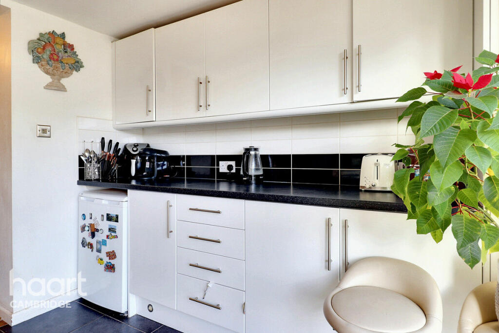 Additional property image - Pen Close, Cambridge