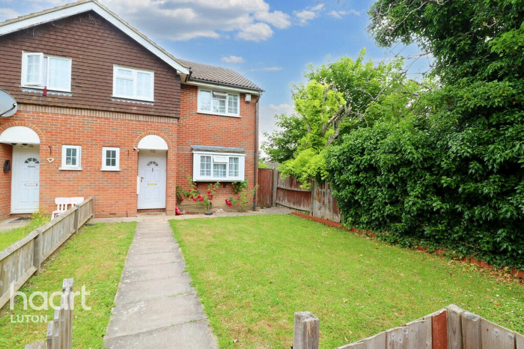 3 bedroom semidetached house for sale in Ellerdine Close, Luton, LU3