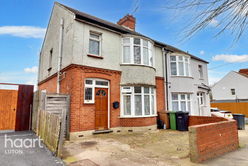 3 bedroom semidetached house for sale in Dallow Road, Luton, LU1